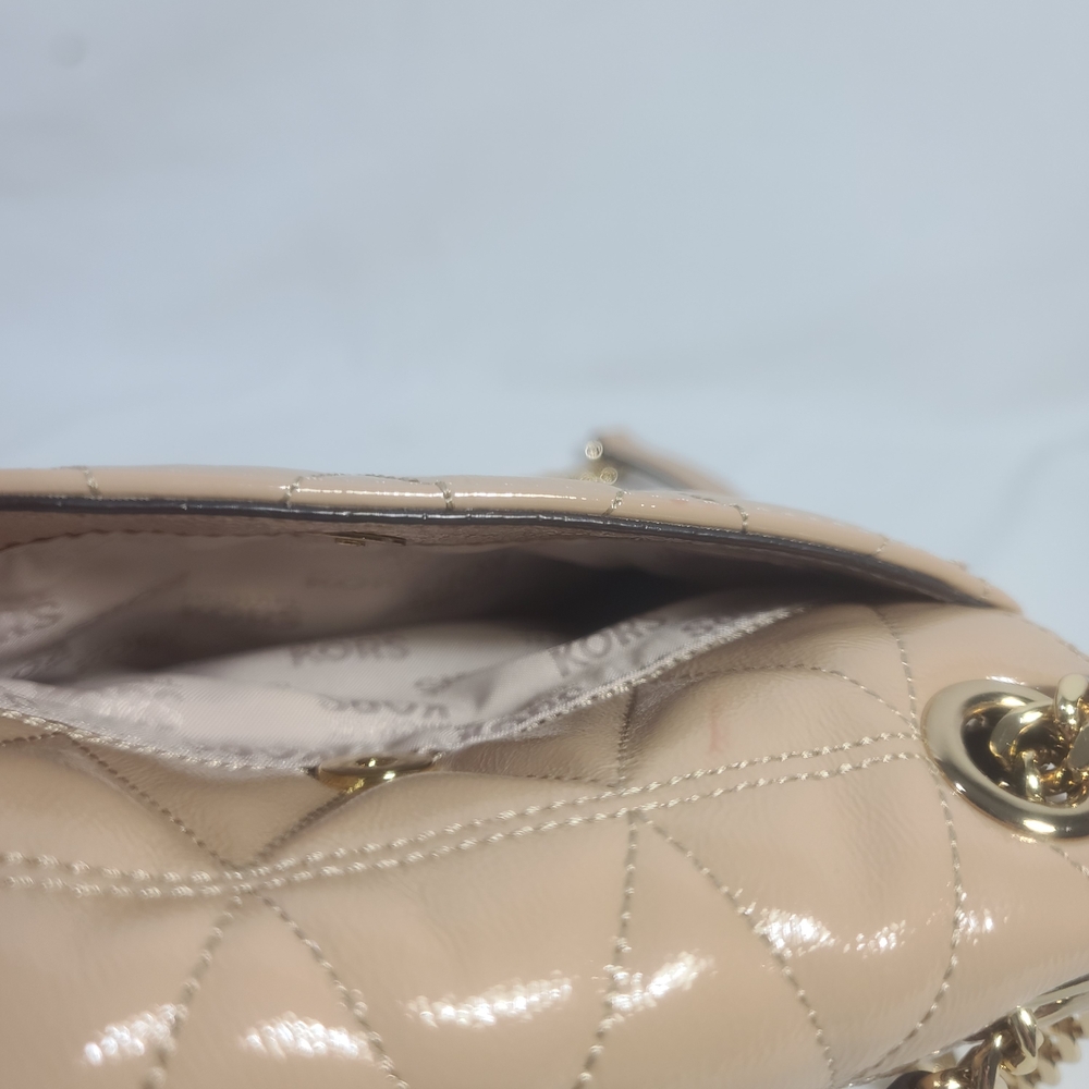 Michael Kors Vivianne Small Flap Shoulder Crossbody Patent Leather Beige Purse - Picture 4 of 16